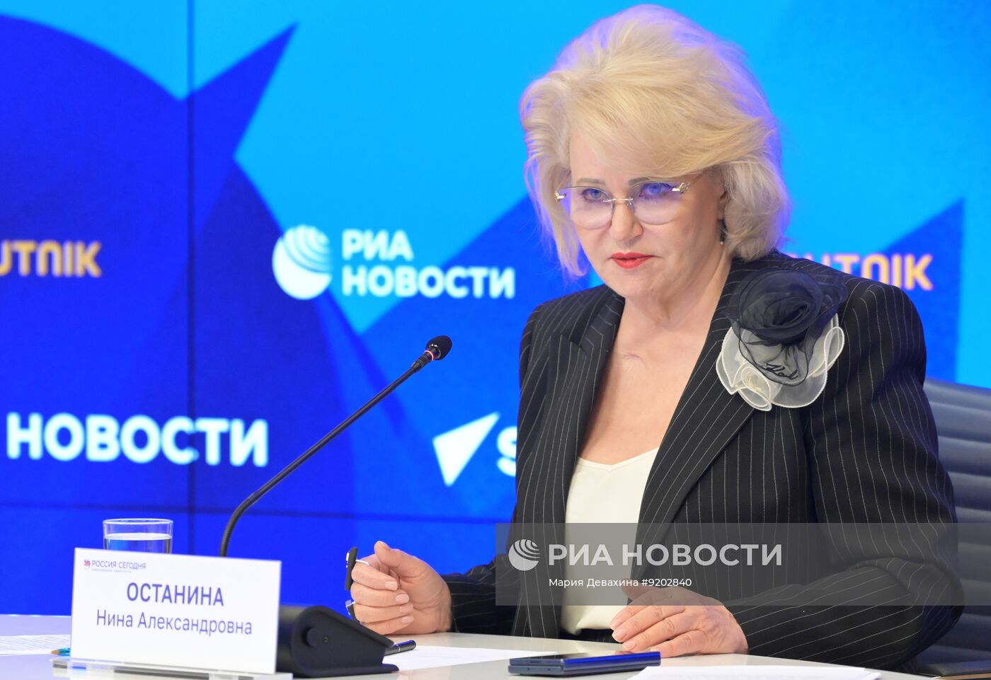 Пресс-конференция председателя Комитета Госдумы РФ по защите семьи, вопросам отцовства, материнства и детства Нины Останиной