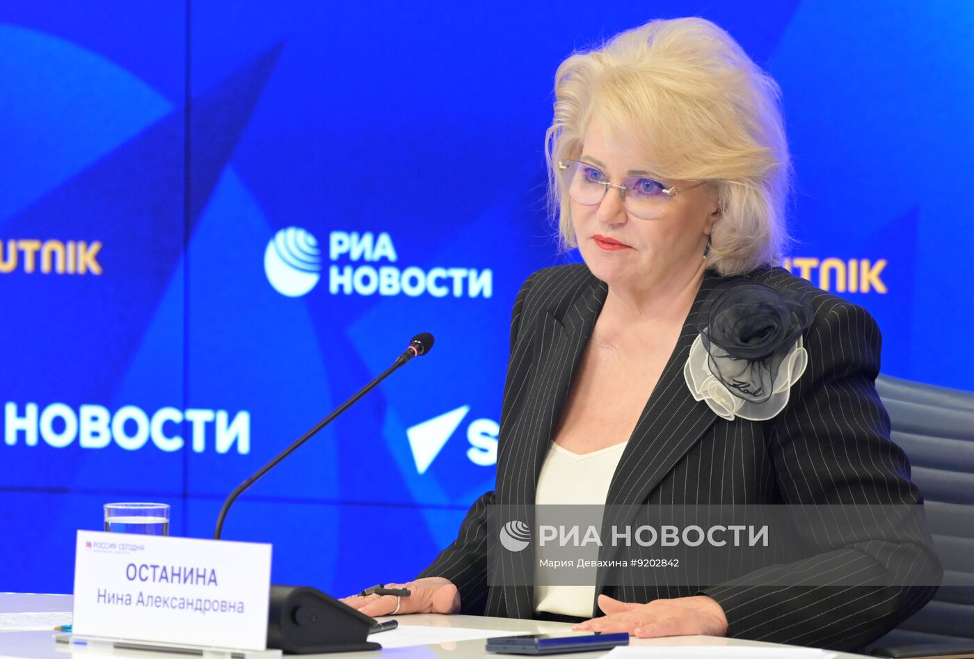 Пресс-конференция председателя Комитета Госдумы РФ по защите семьи, вопросам отцовства, материнства и детства Нины Останиной