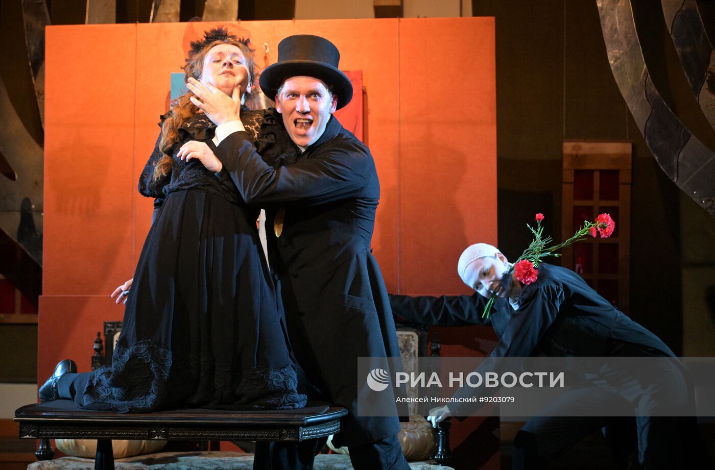 Премьера спектакля "Странная история доктора Джекилла и мистера Хайда"