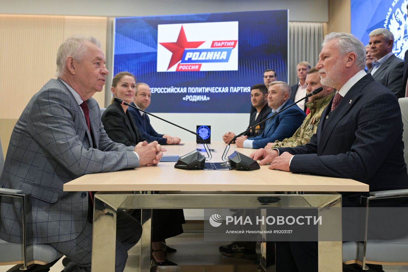 Сдача документов кандидатами от партии "Родина" в депутаты Госдумы РФ девятого созыва