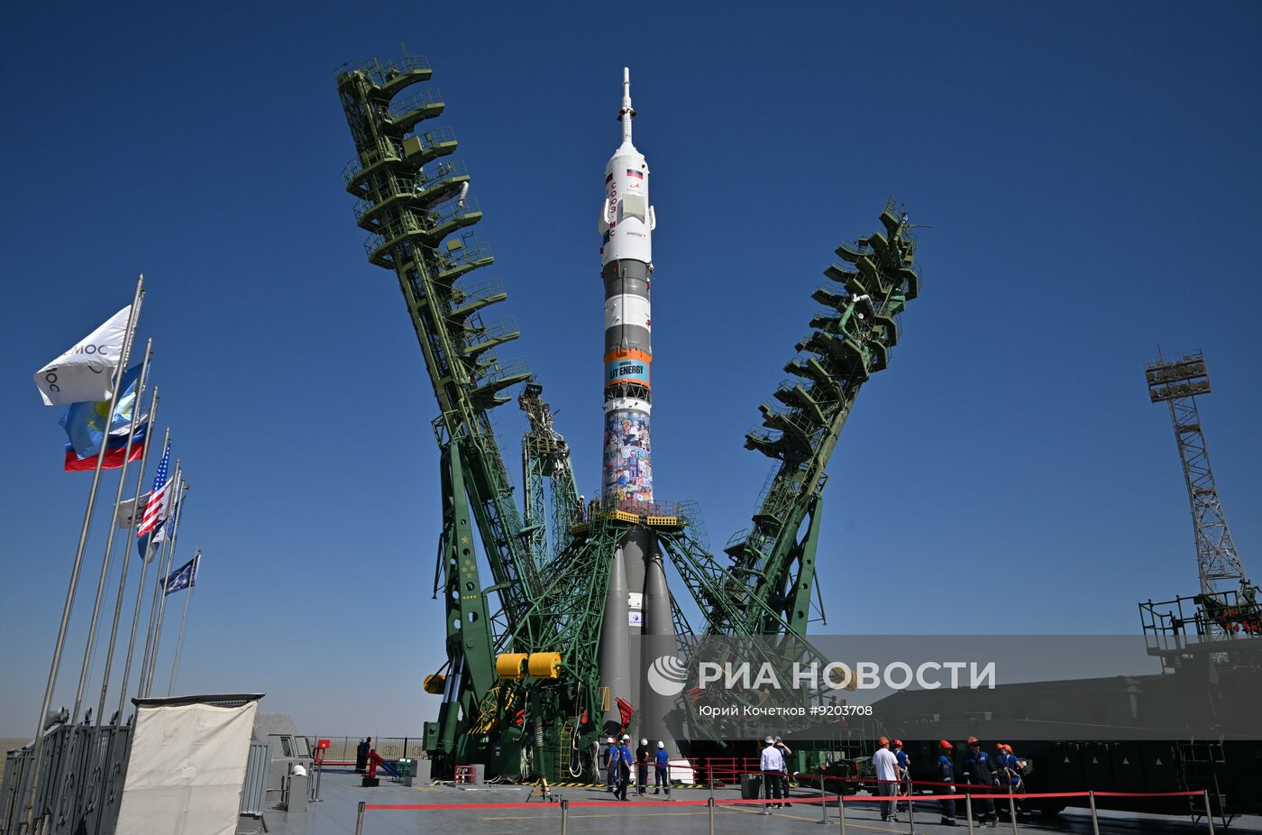 Вывоз РН "Союз-2-1а" с транспортным пилотируемым кораблем "Союз МС-29" на стартовый комплекс космодрома Байконур