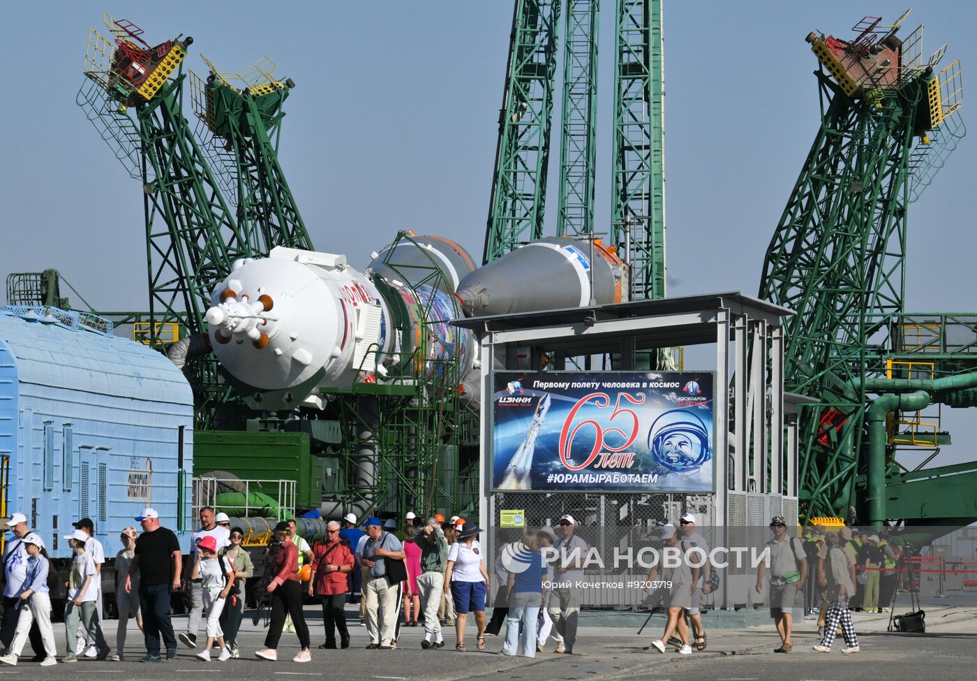 Вывоз РН "Союз-2-1а" с транспортным пилотируемым кораблем "Союз МС-29" на стартовый комплекс космодрома Байконур