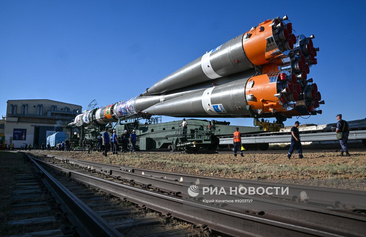 Вывоз РН "Союз-2-1а" с транспортным пилотируемым кораблем "Союз МС-29" на стартовый комплекс космодрома Байконур