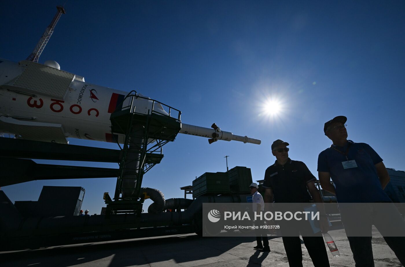 Вывоз РН "Союз-2-1а" с транспортным пилотируемым кораблем "Союз МС-29" на стартовый комплекс космодрома Байконур