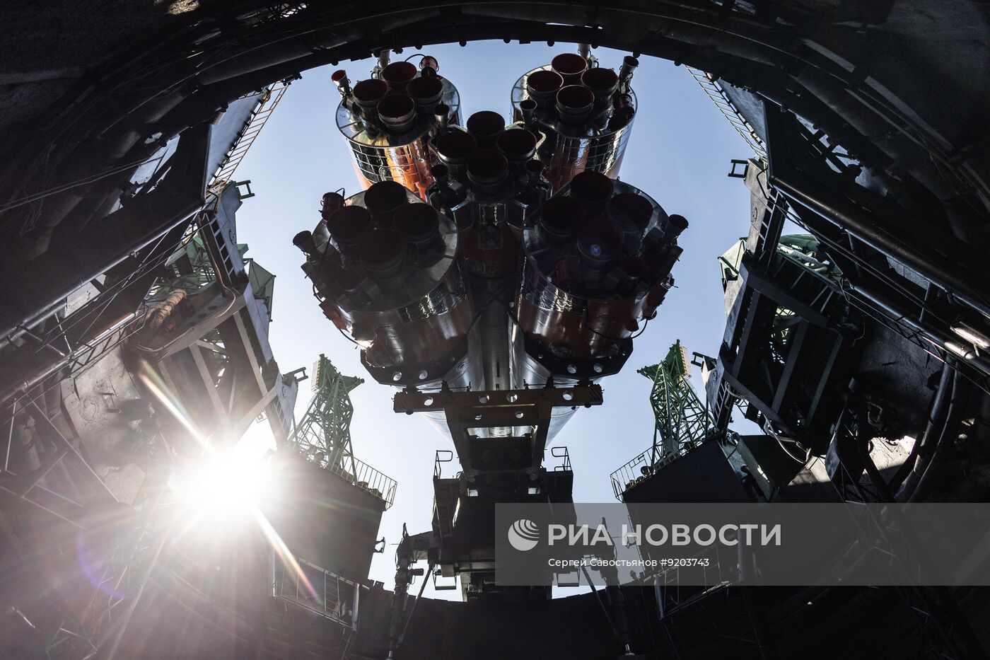Вывоз РН "Союз-2-1а" с транспортным пилотируемым кораблем "Союз МС-29" на стартовый комплекс космодрома Байконур