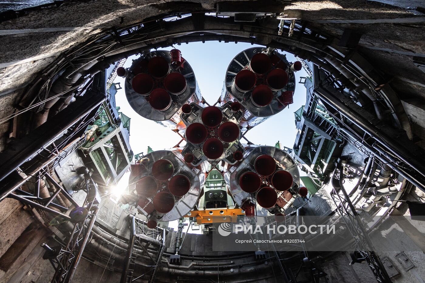 Вывоз РН "Союз-2-1а" с транспортным пилотируемым кораблем "Союз МС-29" на стартовый комплекс космодрома Байконур