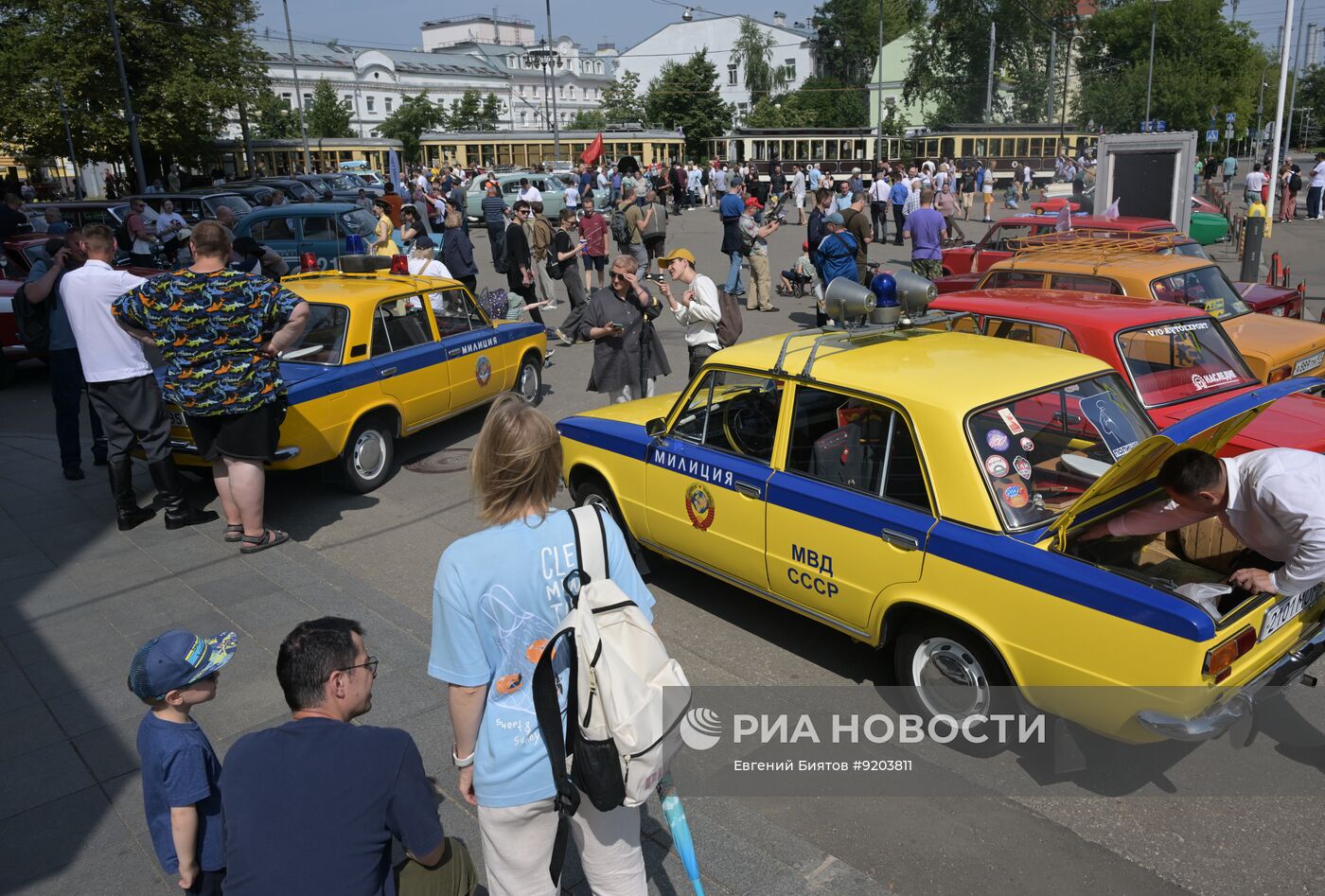 Парад ретротранспорта в Москве