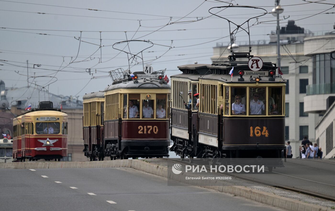 Парад ретротранспорта в Москве