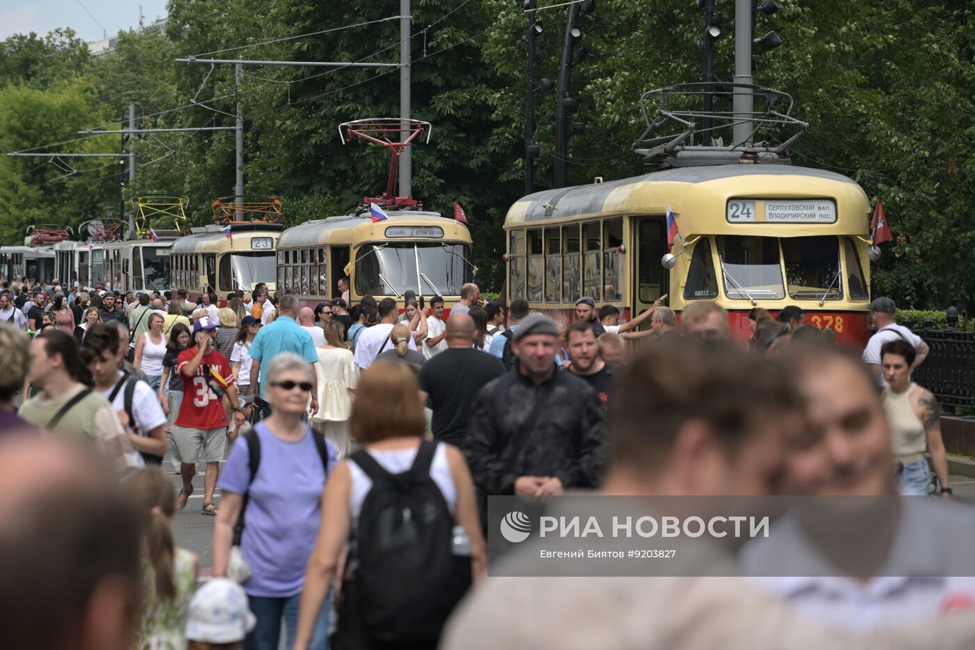 Парад ретротранспорта в Москве