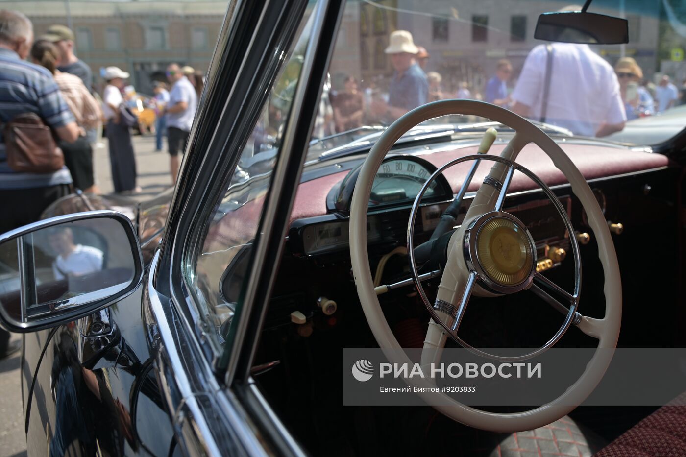 Парад ретротранспорта в Москве