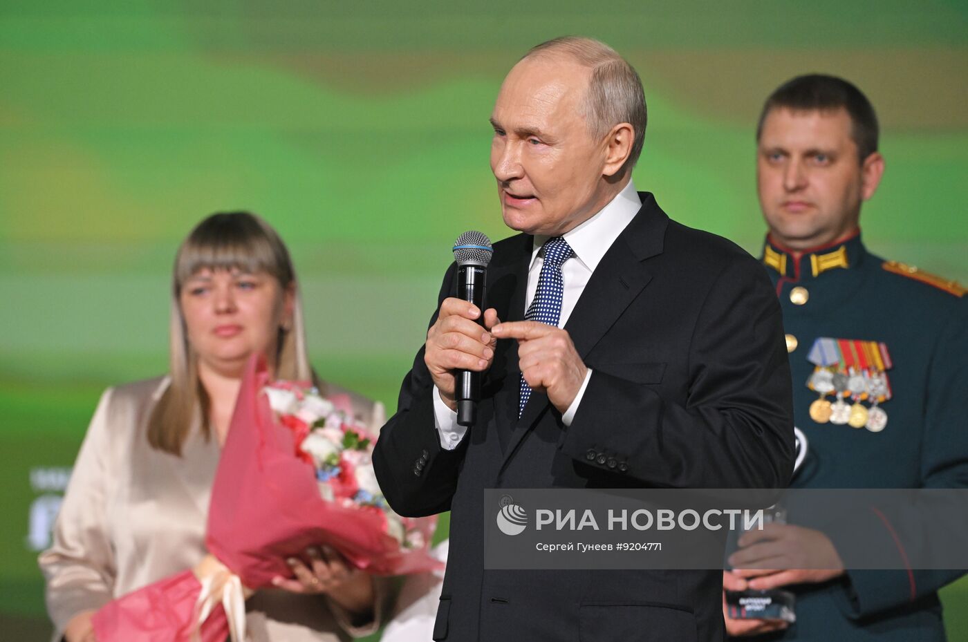 Награждение лауреатов премии Народного фронта