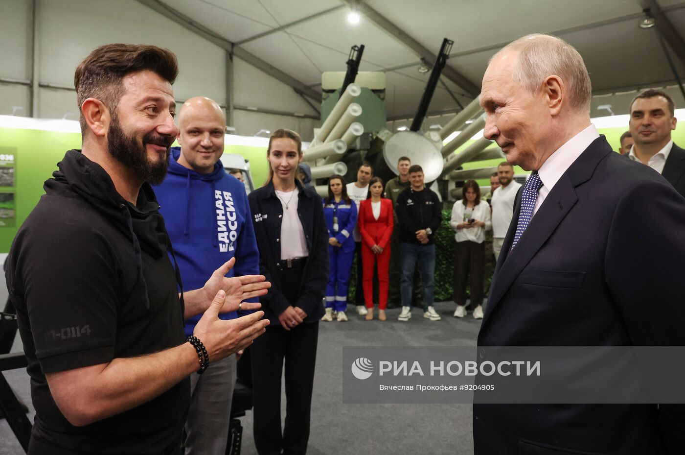 Президент Владимир Путин посетил выставку "Всё для победы!"