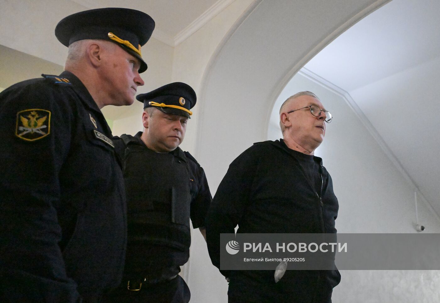 Рассмотрение уголовного дела в отношении участников запрещенной террористической организации "Артподготовка"