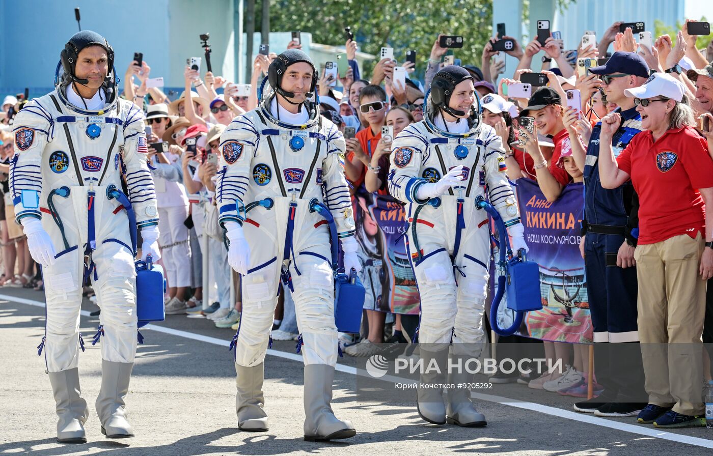 Запуск РН "Союз-2-1а" с пилотируемым кораблем "Союз МС-29" с космодрома Байконур