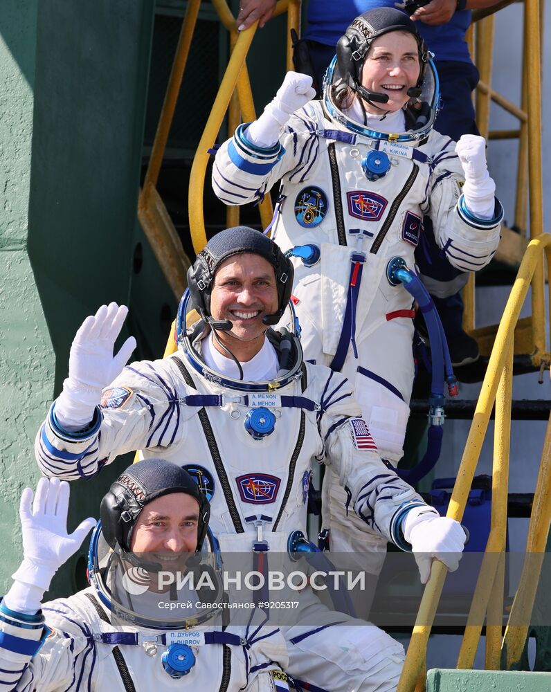 Запуск РН "Союз-2-1а" с пилотируемым кораблем "Союз МС-29" с космодрома Байконур