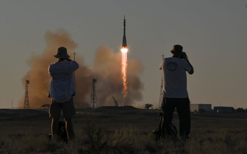 Запуск РН "Союз-2-1а" с пилотируемым кораблем "Союз МС-29" с космодрома Байконур 