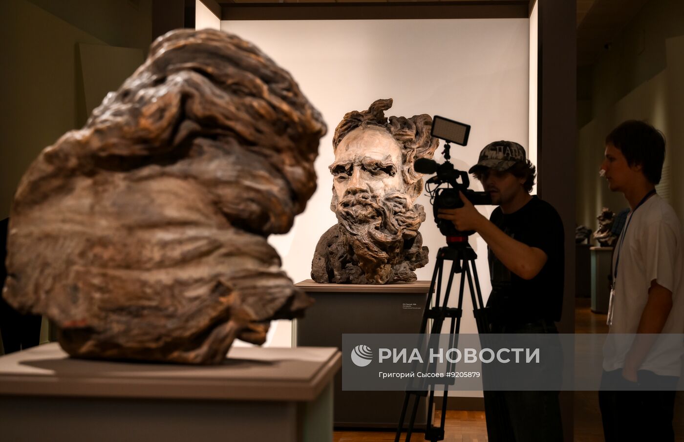 Выставка "Степан Эрьзя. Мифология скульптуры" в Москве