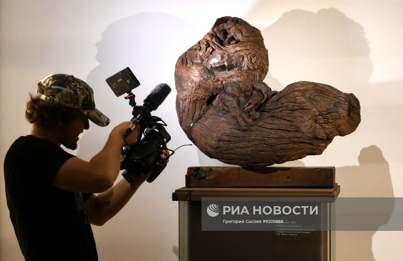 Выставка "Степан Эрьзя. Мифология скульптуры" в Москве