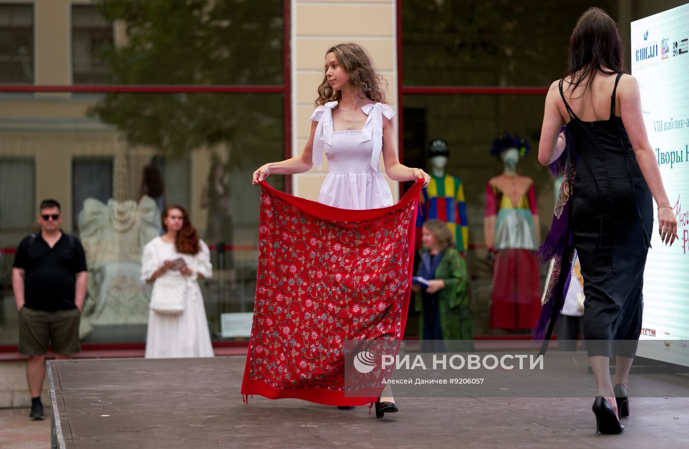 Фестиваль "Дворы Капеллы" в Санкт-Петербурге