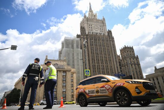Рейд по проверке таксистов Москвы на наличие аттестации