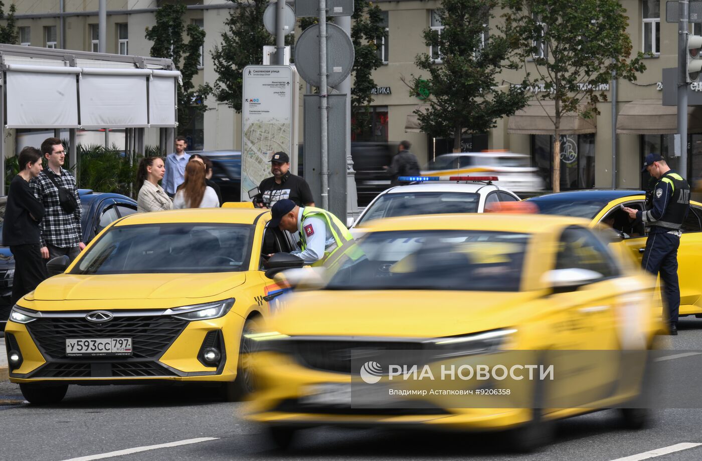 Рейд по проверке таксистов Москвы на наличие аттестации