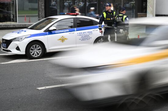 Рейд по проверке таксистов Москвы на наличие аттестации