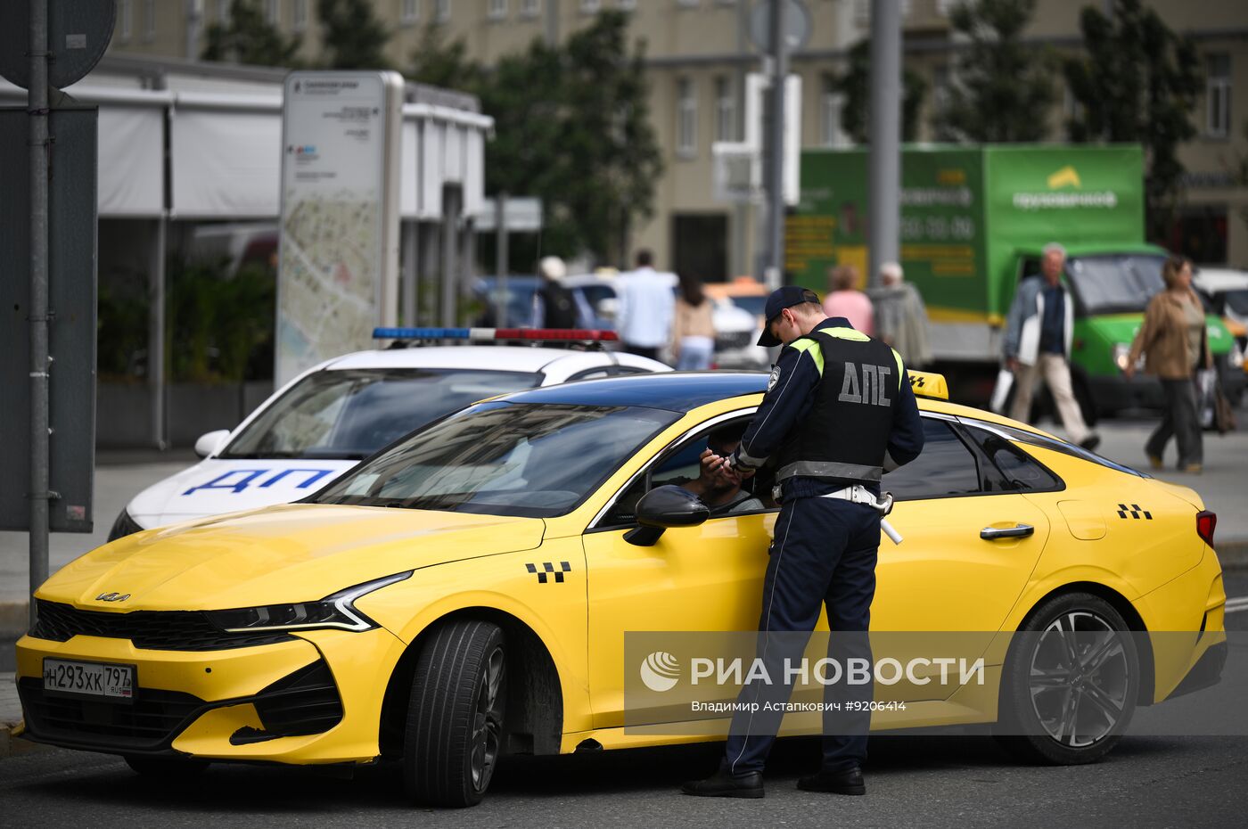 Рейд по проверке таксистов Москвы на наличие аттестации