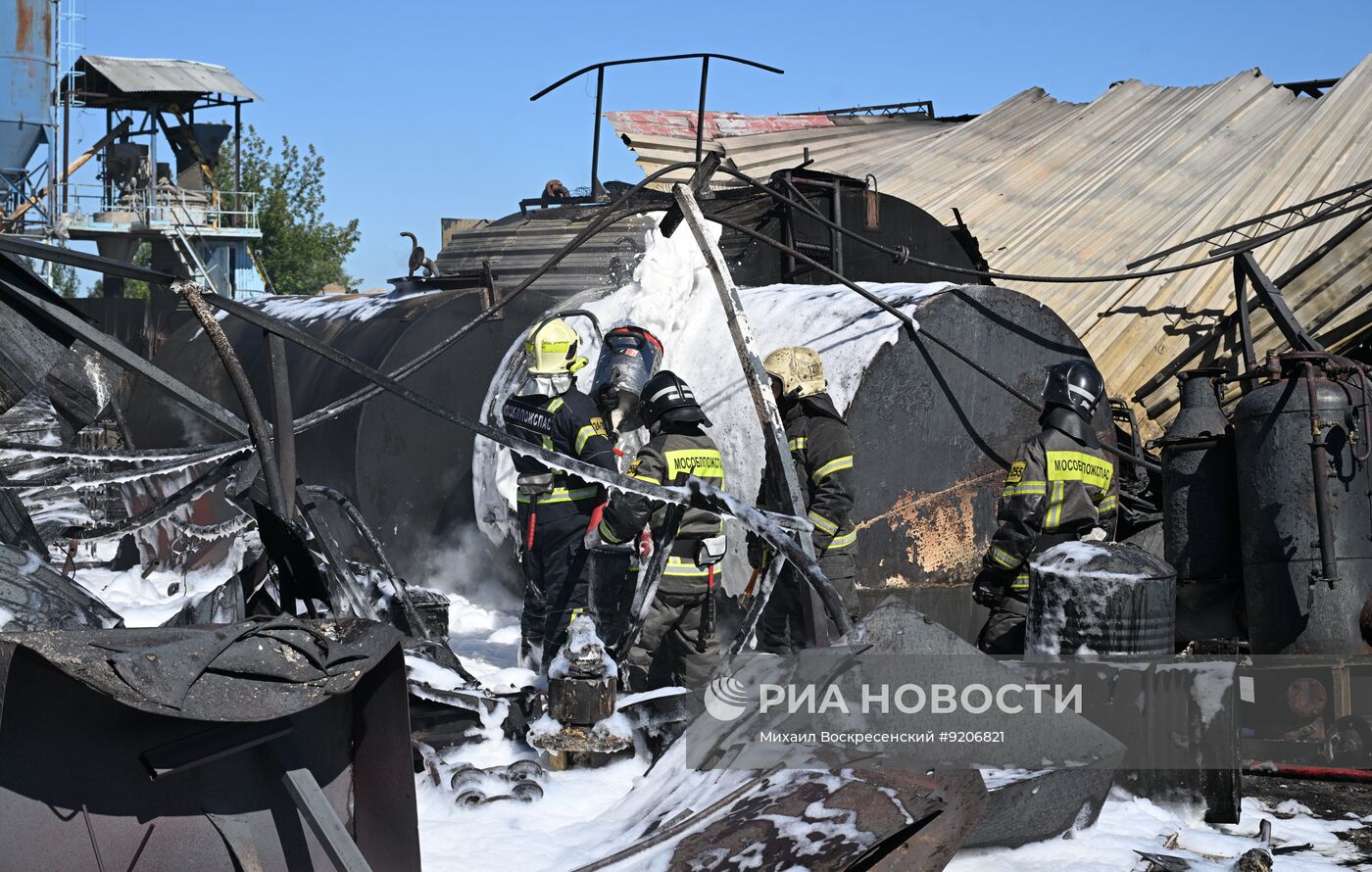 В подмосковных Бронницах ликвидируют пожар в промзоне