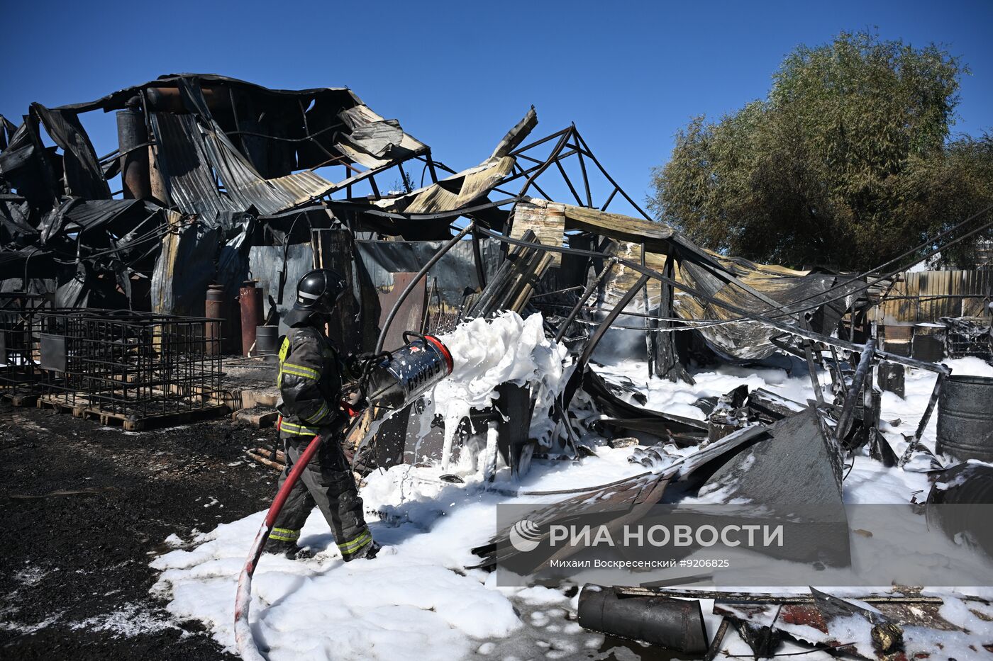 В подмосковных Бронницах ликвидируют пожар в промзоне
