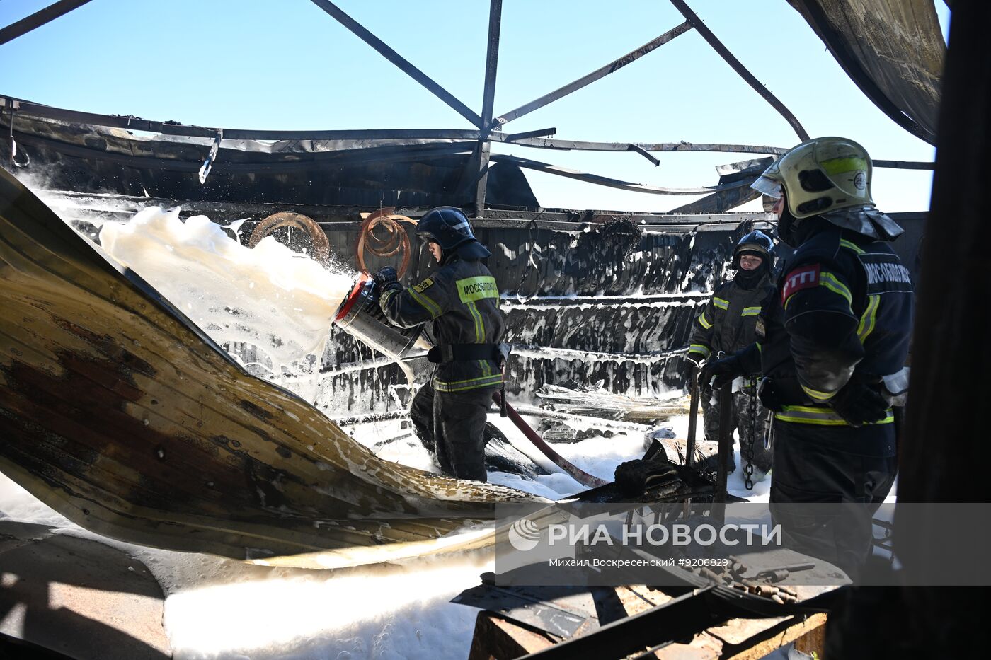В подмосковных Бронницах ликвидируют пожар в промзоне