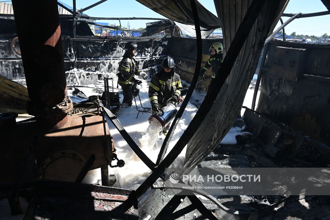 В подмосковных Бронницах ликвидируют пожар в промзоне