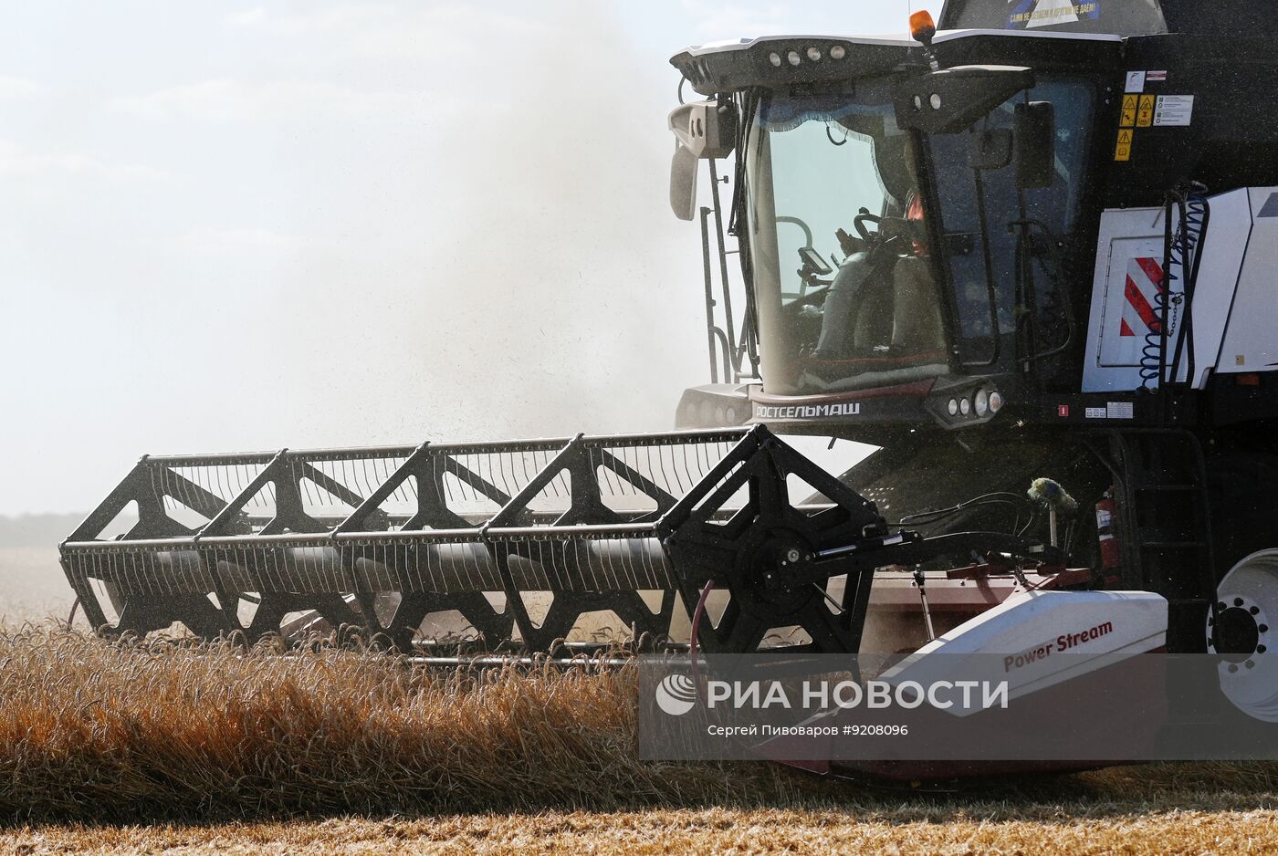 Уборка пшеницы в Ростовской области