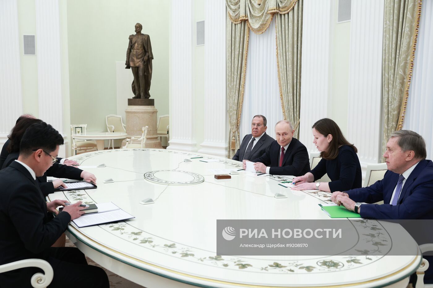 Президент Владимир Путин встретился с главой МИД КНДР Цой Сон Хи