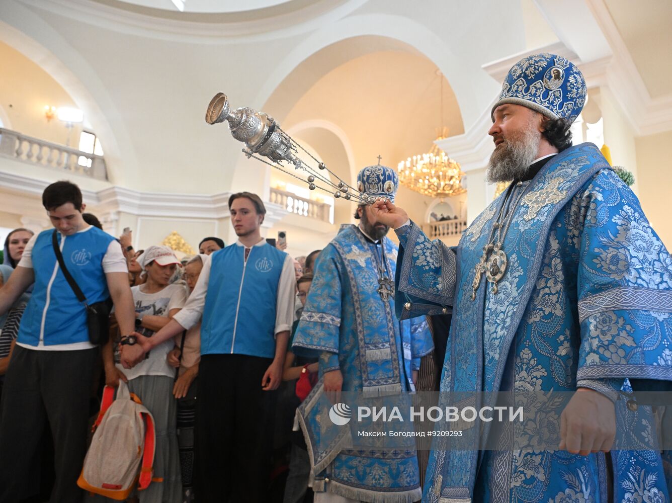 Крестный ход с Казанской иконой Божией Матери в Казани