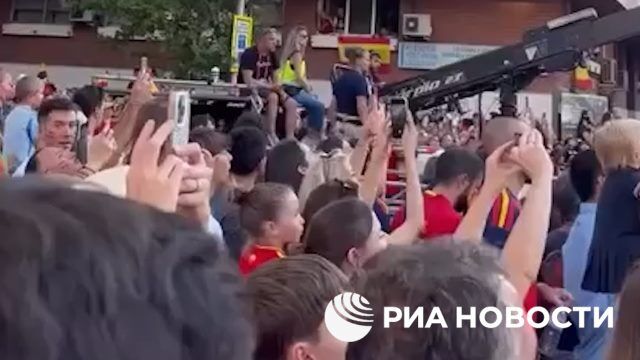 Около 1,8 млн. человек празднуют победу Испании на ЧМ в Мадриде