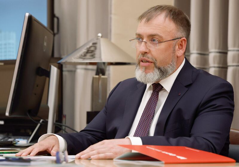 Премьер-министр Михаил Мишустин встретился с директором Фонда развития промышленности Романом Петруцей 