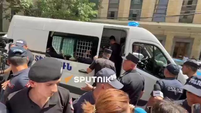 Арестованного армянского оппозиционера Гагика Царукяна доставили в Следственный комитет