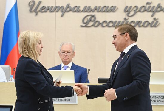 ЦИК зарегистрировала кандидатов в депутаты Госдумы от "Единой России"