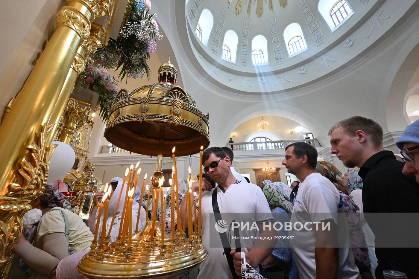 Крестный ход с Казанской иконой Божией Матери в Казани