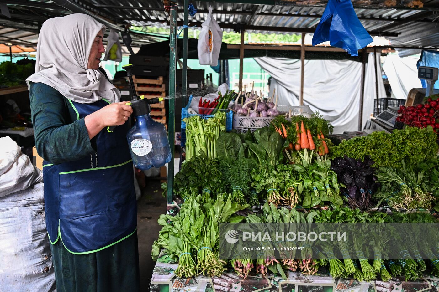 Продажа овощей и фруктов на Преображенском рынке в Москве