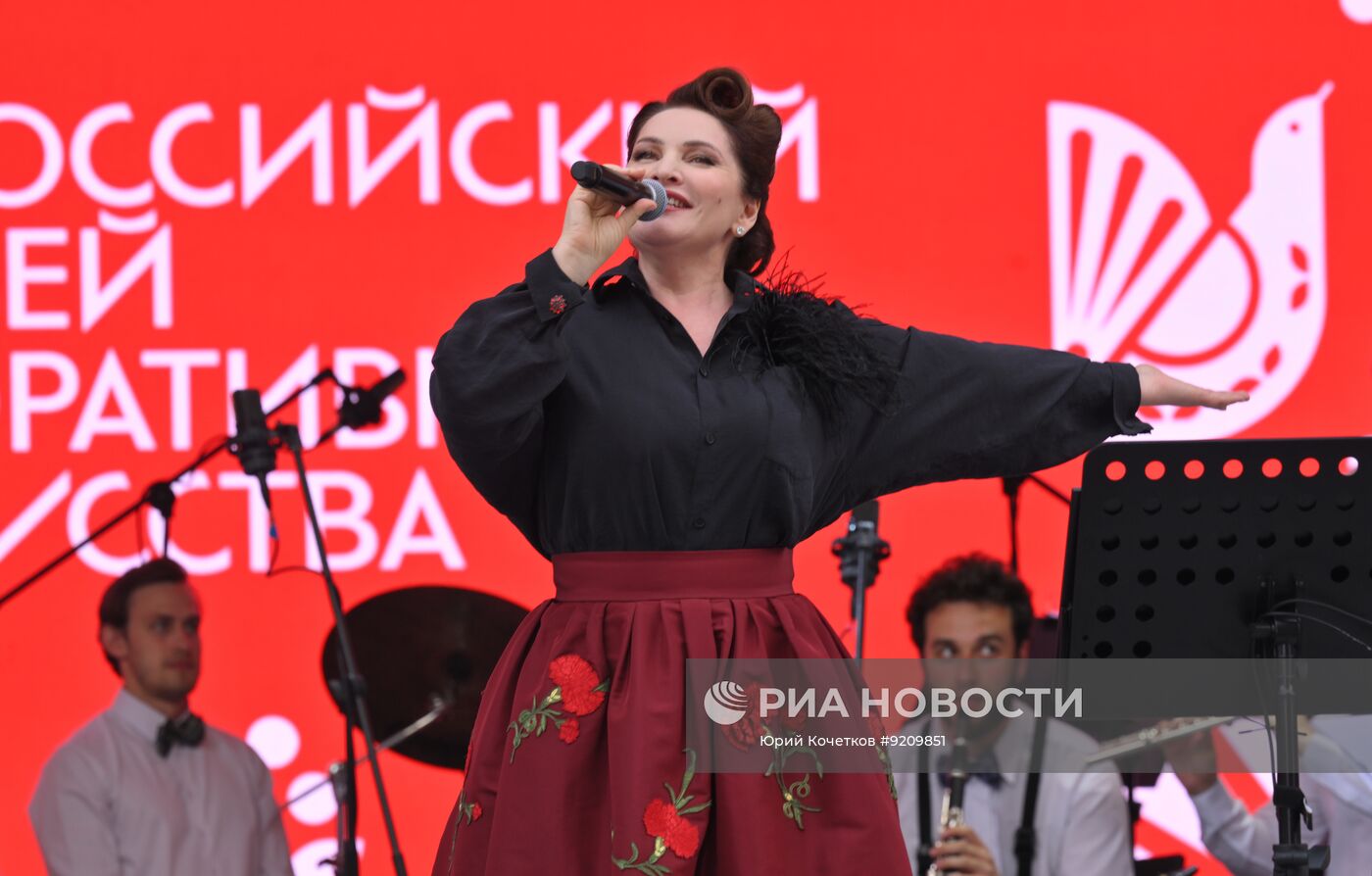 Празднование юбилея Всероссийского музея декоративного искусства