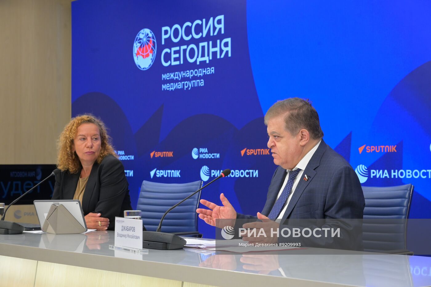 Пресс-конференция председателя Комиссии СФ по защите государственного суверенитета и предотвращению вмешательства во внутренние дела РФ Владимира Джабарова