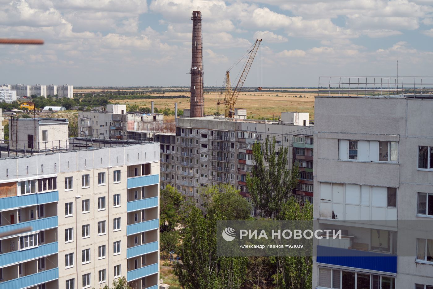 Работы по восстановлению жилых домов в Мариуполе