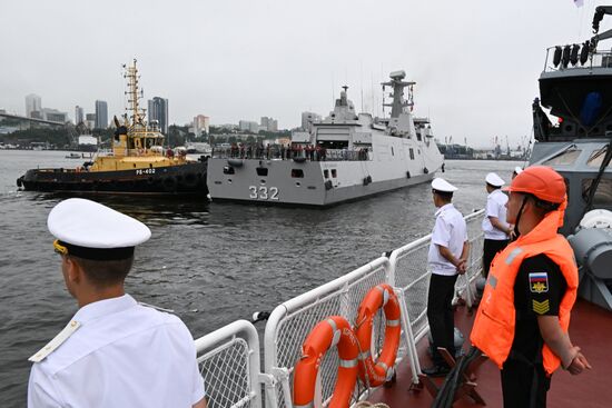 Фрегат "Густи Нгурах Рай" ВМС Индонезии прибыл во Владивосток