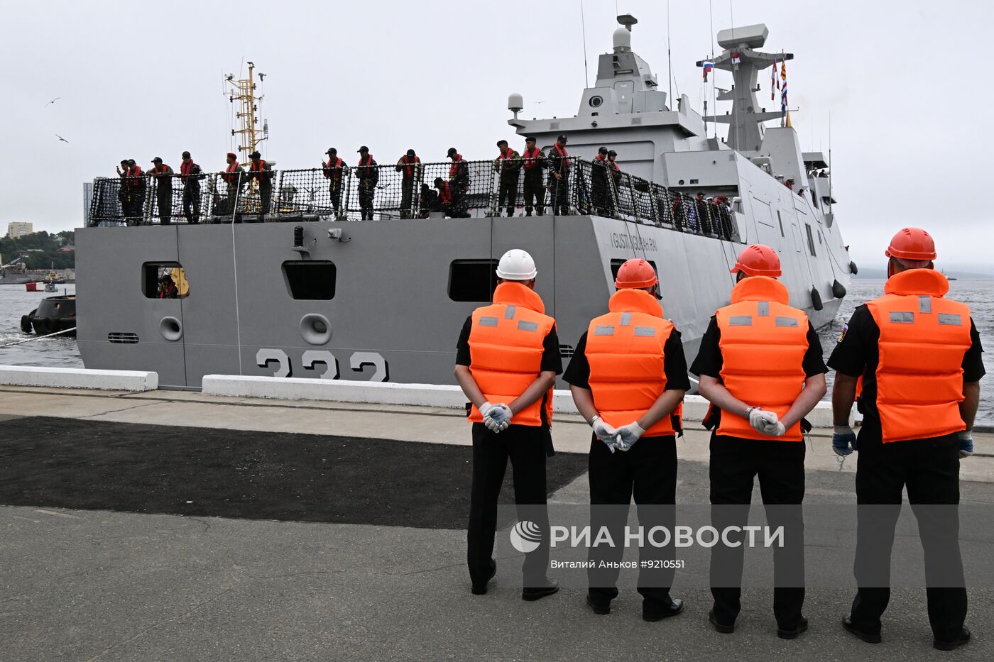 Фрегат "Густи Нгурах Рай" ВМС Индонезии прибыл во Владивосток