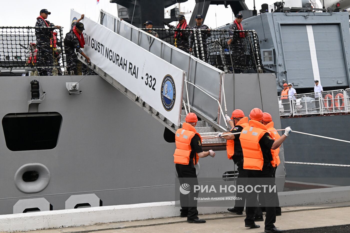 Фрегат "Густи Нгурах Рай" ВМС Индонезии прибыл во Владивосток