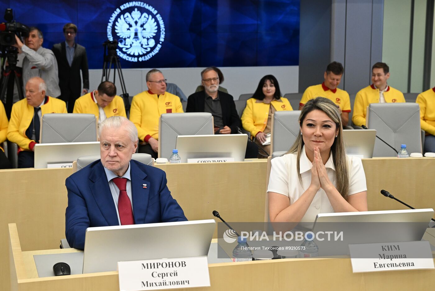 ЦИК зарегистрировала кандидатов в депутаты Госдумы от партии "Справедливая Россия"
