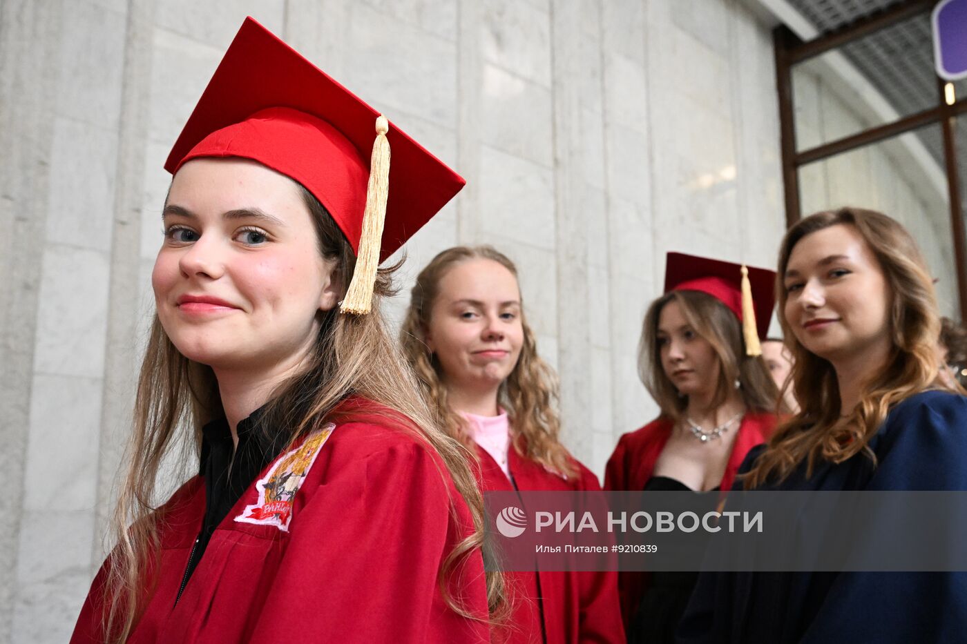 Вручение дипломов в академии РАНХиГС в Москве