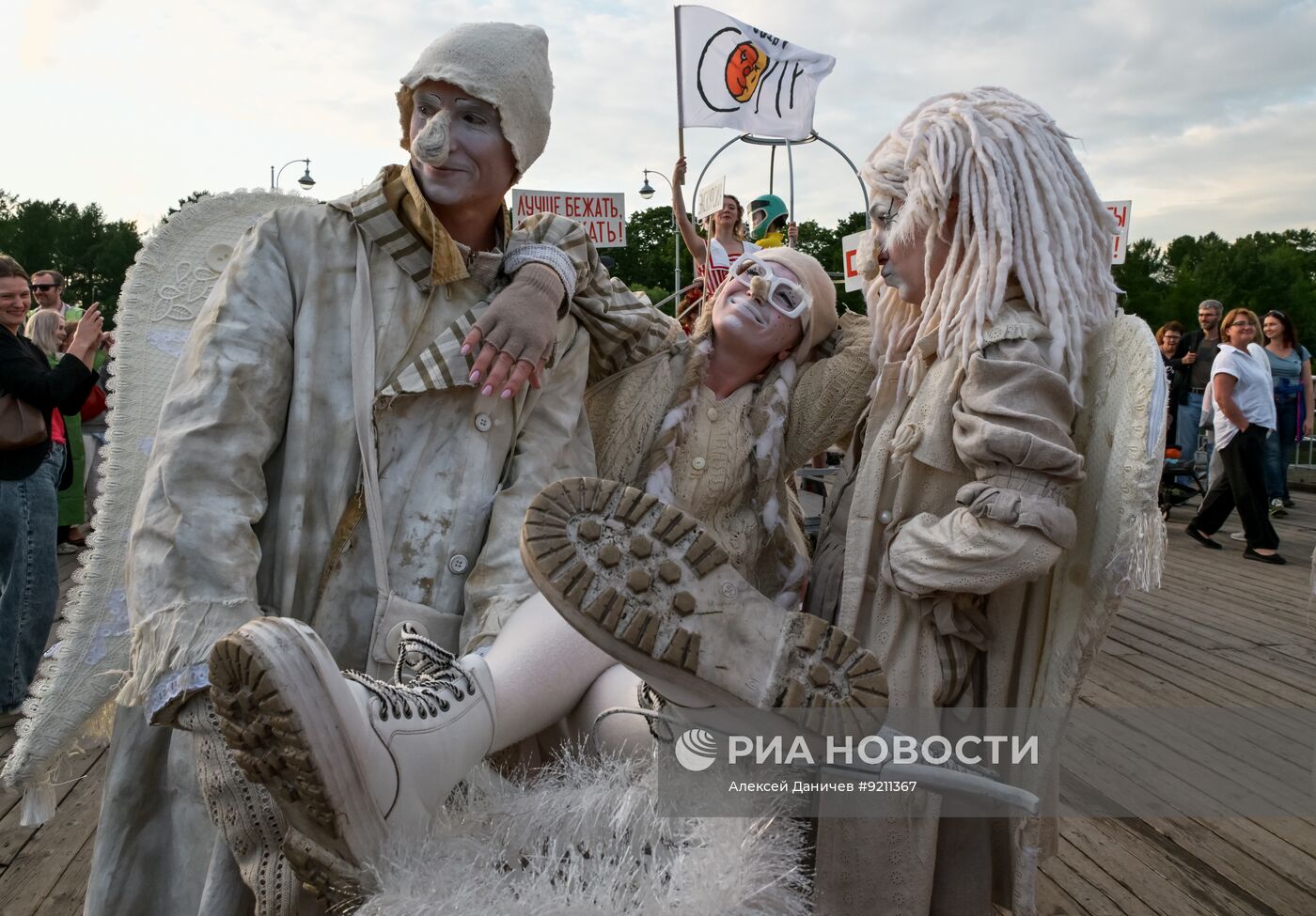 Фестиваль уличных театров в Санкт-Петербурге