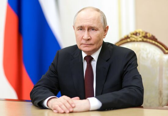 Президент Владимир Путин поздравил сотрудников органов следствия с профессиональным праздником